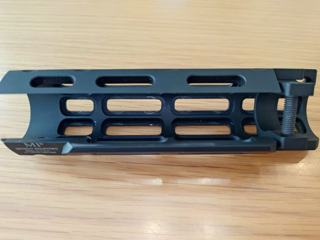 Midwest Industries　MP5 ハンドガード　実物