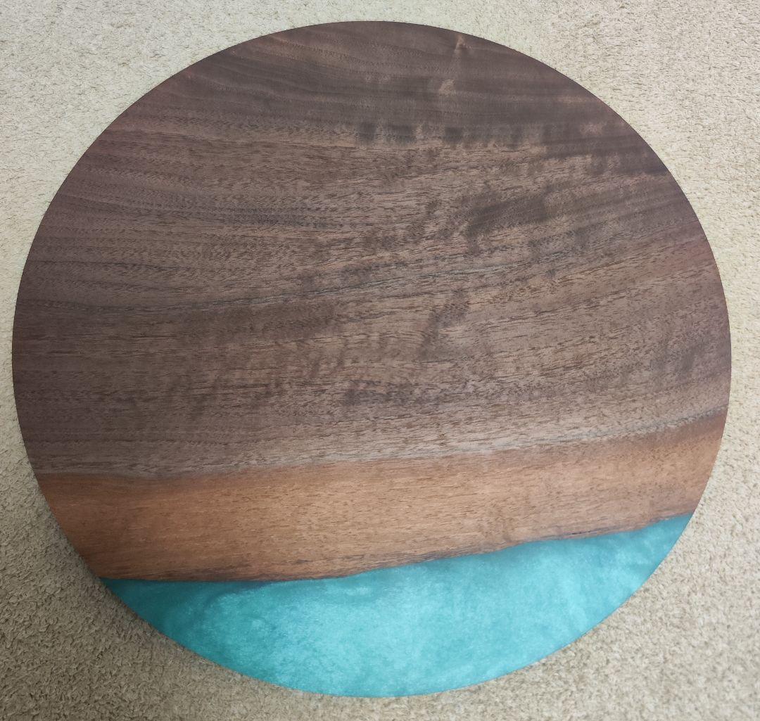 レイリーヒュッゲ　カッティングボード　ウォールナット　レジン　新品未使用