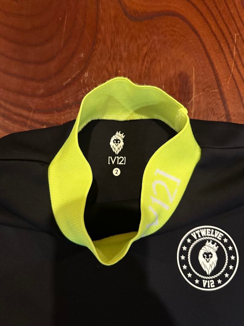 V12 モックネック　長袖シャツ サイズ2