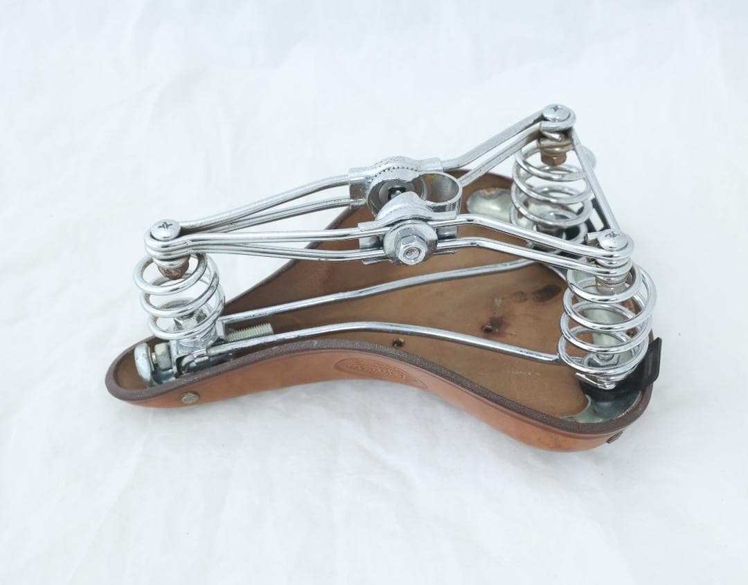 オランダ製　LEPPER　スプリング付き本革サドル