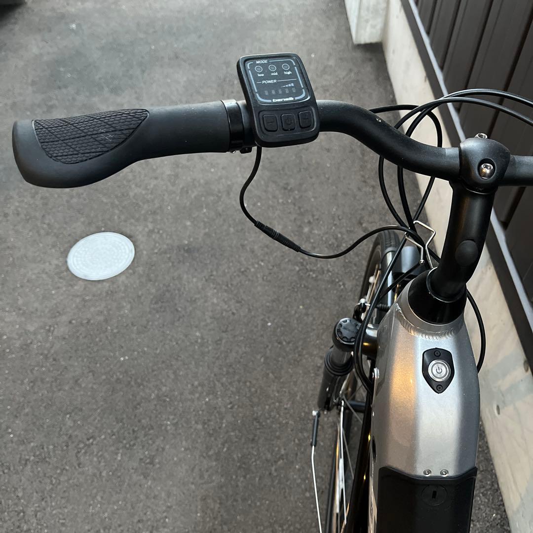 極美品　benelli 電動アシスト自転車 シルバー