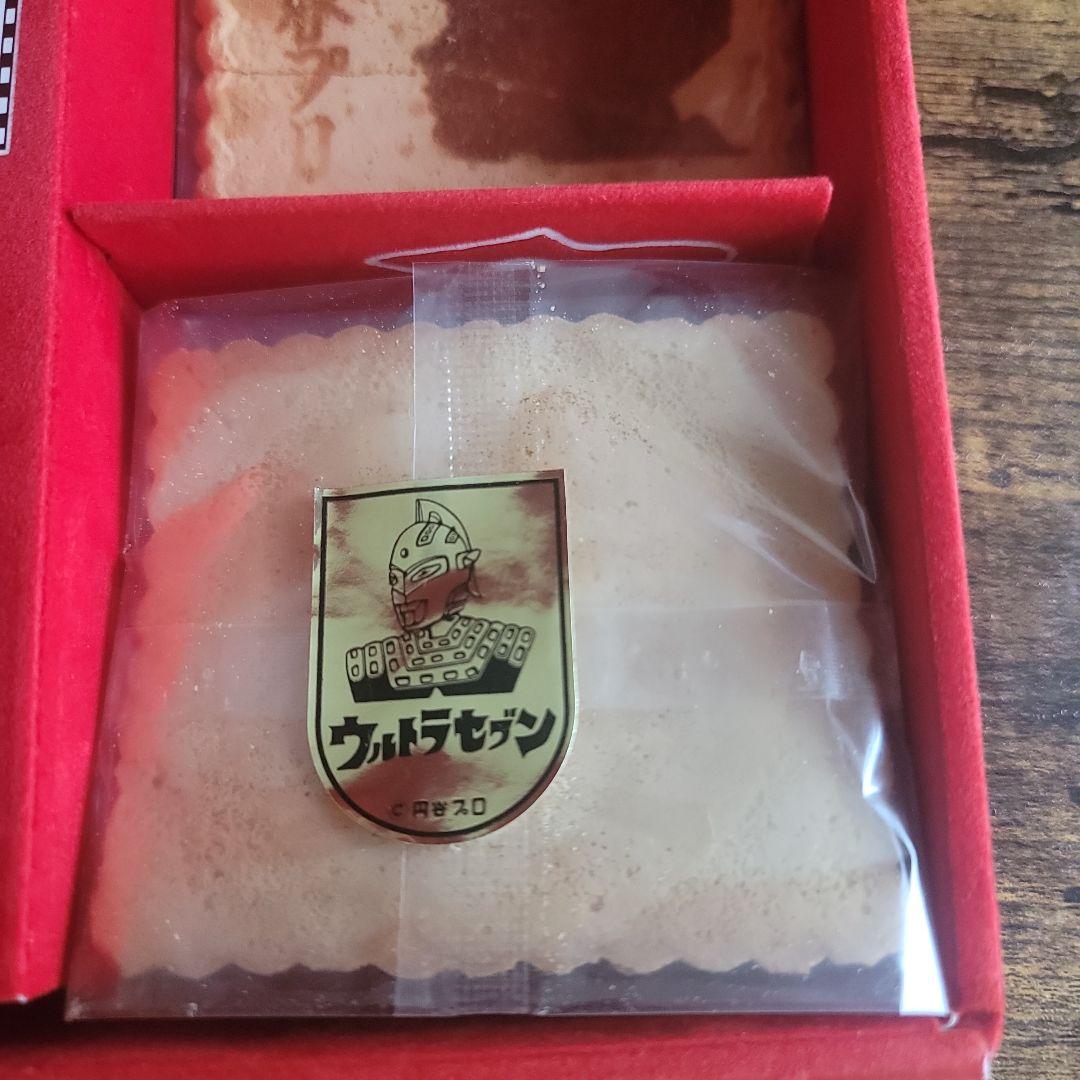 ウルトラセブン銘菓円谷空想特撮シリーズ瓦せんべいピンバッジ/アンヌ隊員ブロマイド