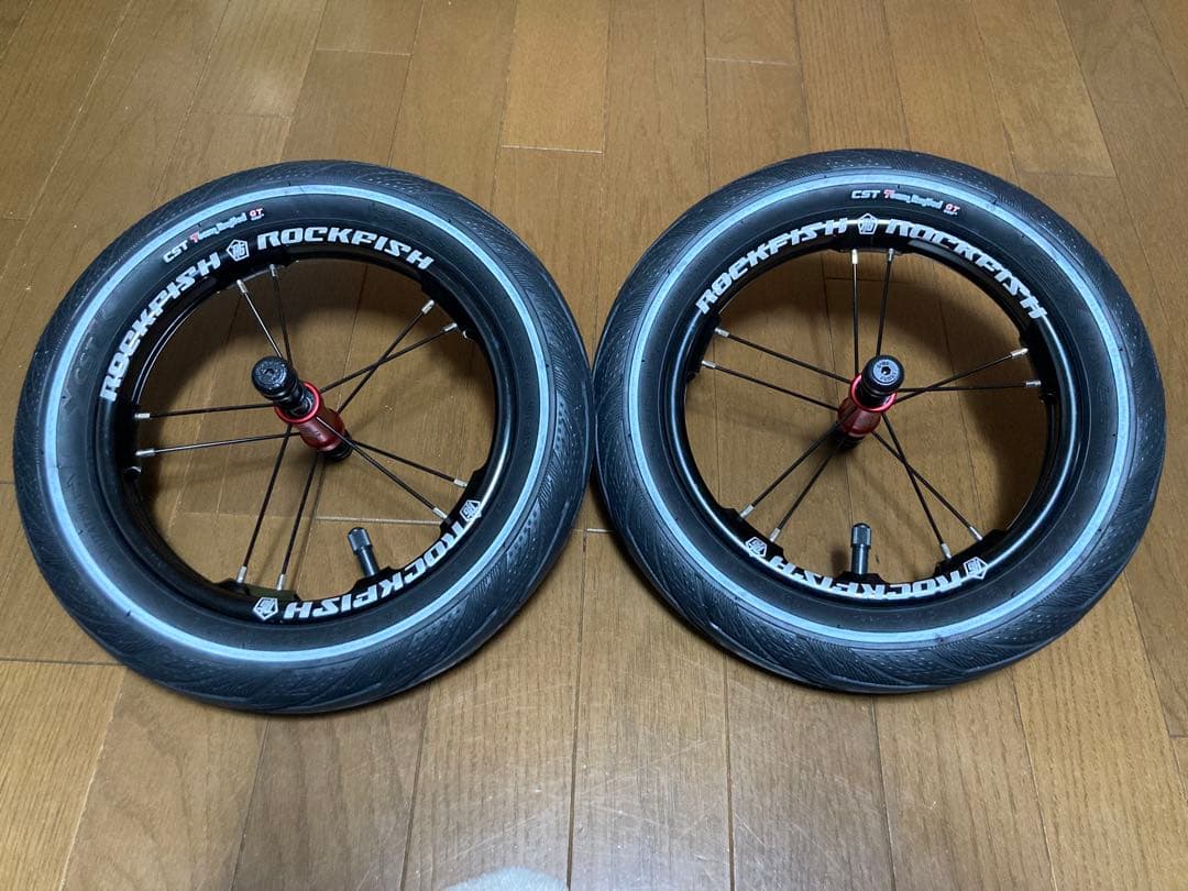 ロックフィッシュ　ROCKFISH 新型R6 軽量アルミホイール　黒×赤　美品
