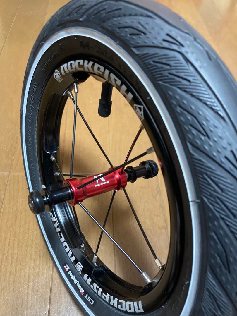 ロックフィッシュ　ROCKFISH 新型R6 軽量アルミホイール　黒×赤　美品