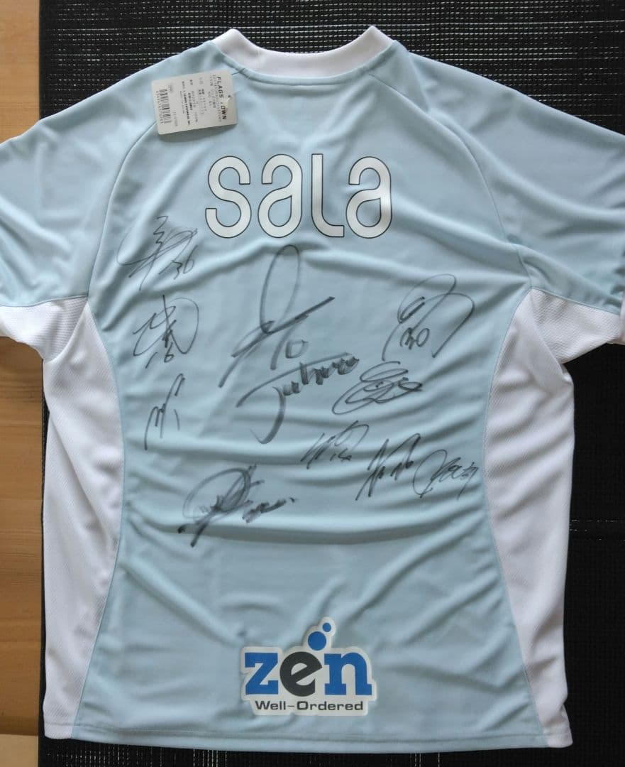 ジュビロ磐田オリジナルコンフィットＴシャツ中村俊輔選手、名波監督等直筆サイン入り