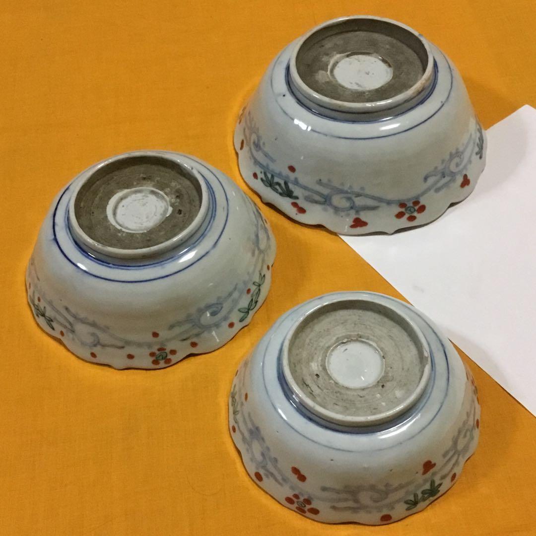 入れ子の色絵の鉢