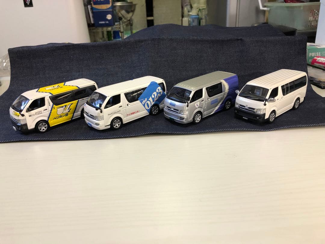 京商トヨタ ハイエース　ミニカー 4台セット