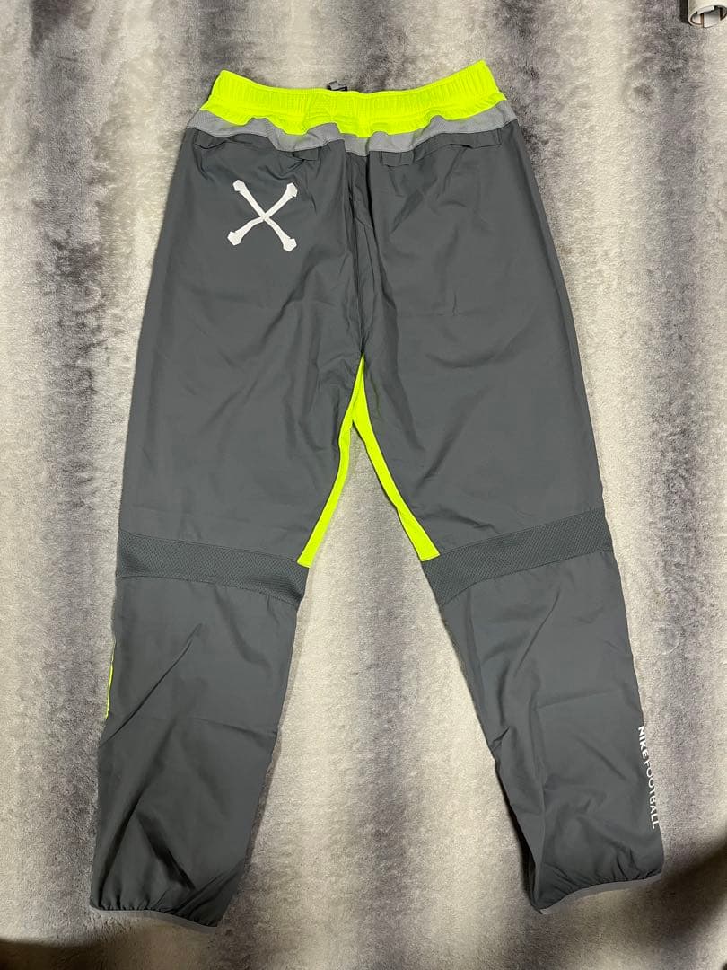 美品NFTB3点セットLサイズナイキフットボール