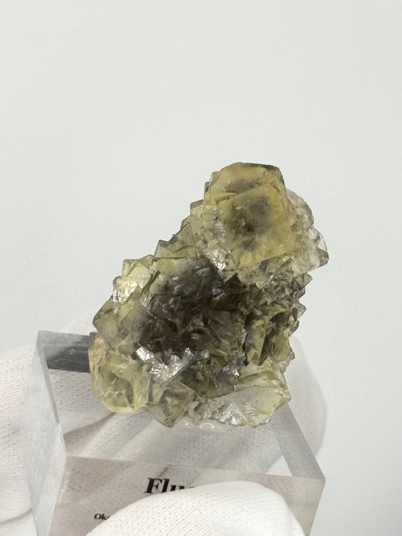 イエローフローライト　ナミビア　オコルス産　蛍石　原石　鉱物標本　天然石　隕石