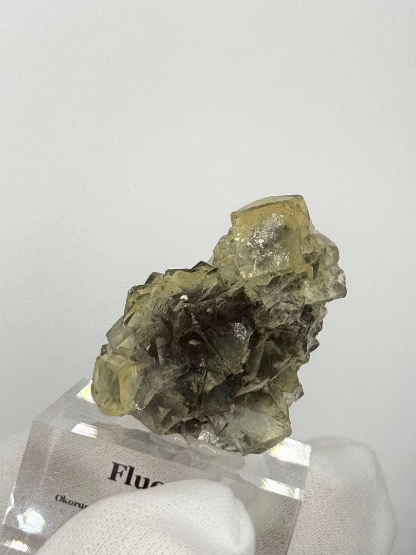 イエローフローライト　ナミビア　オコルス産　蛍石　原石　鉱物標本　天然石　隕石