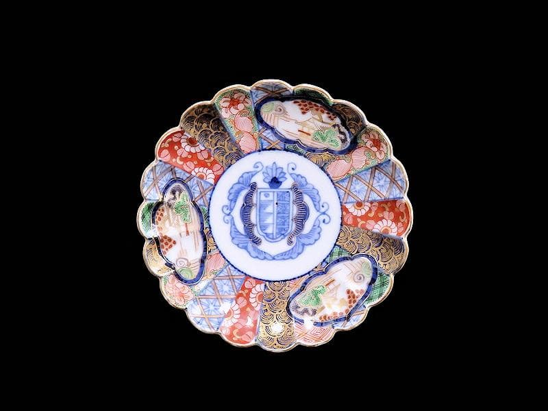 大聖寺伊万里　金襴手　紋章に菊花皿 　5寸皿　D174AS-COe