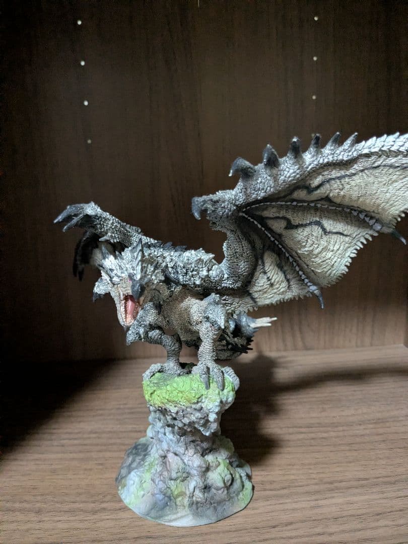 ス*ム様 クリエイターズモデル モンスターハンター 銀火竜 リオレウス 希少種