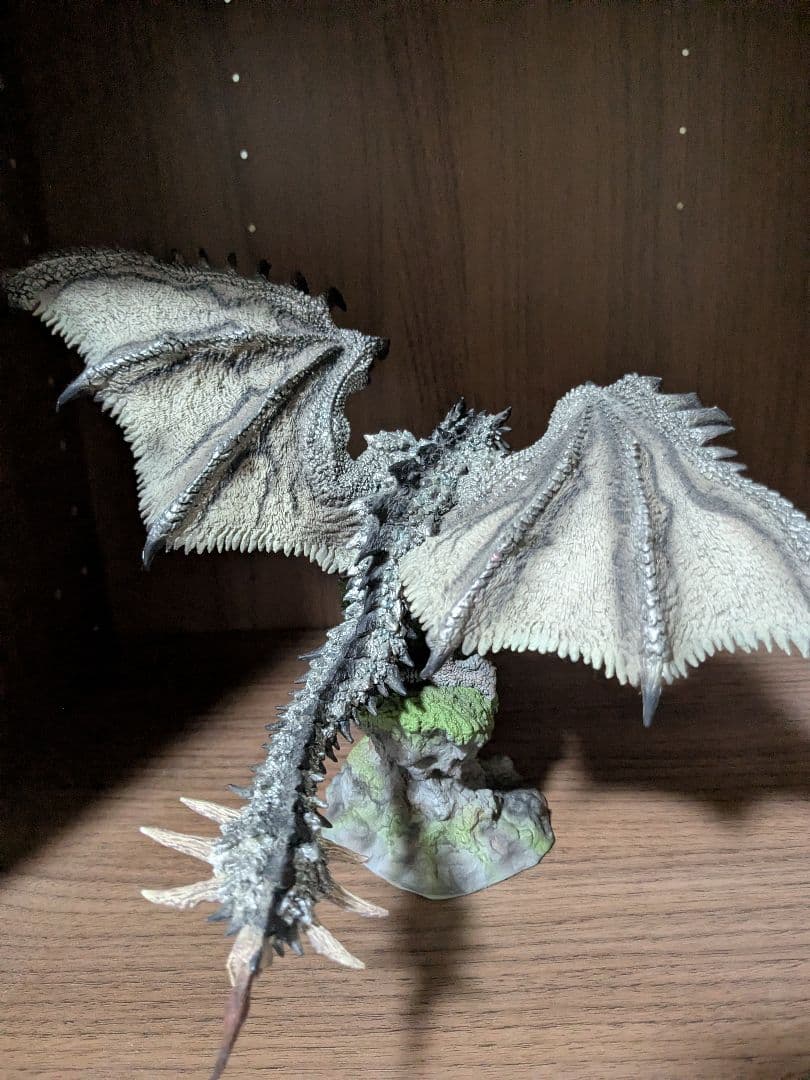 ス*ム様 クリエイターズモデル モンスターハンター 銀火竜 リオレウス 希少種