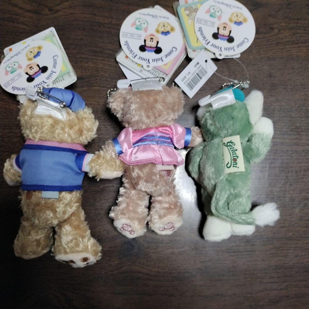 2015年　カムジョインユアフレンズ　ぬいぐるみバッジ　ダッフィー　シェリーメイ