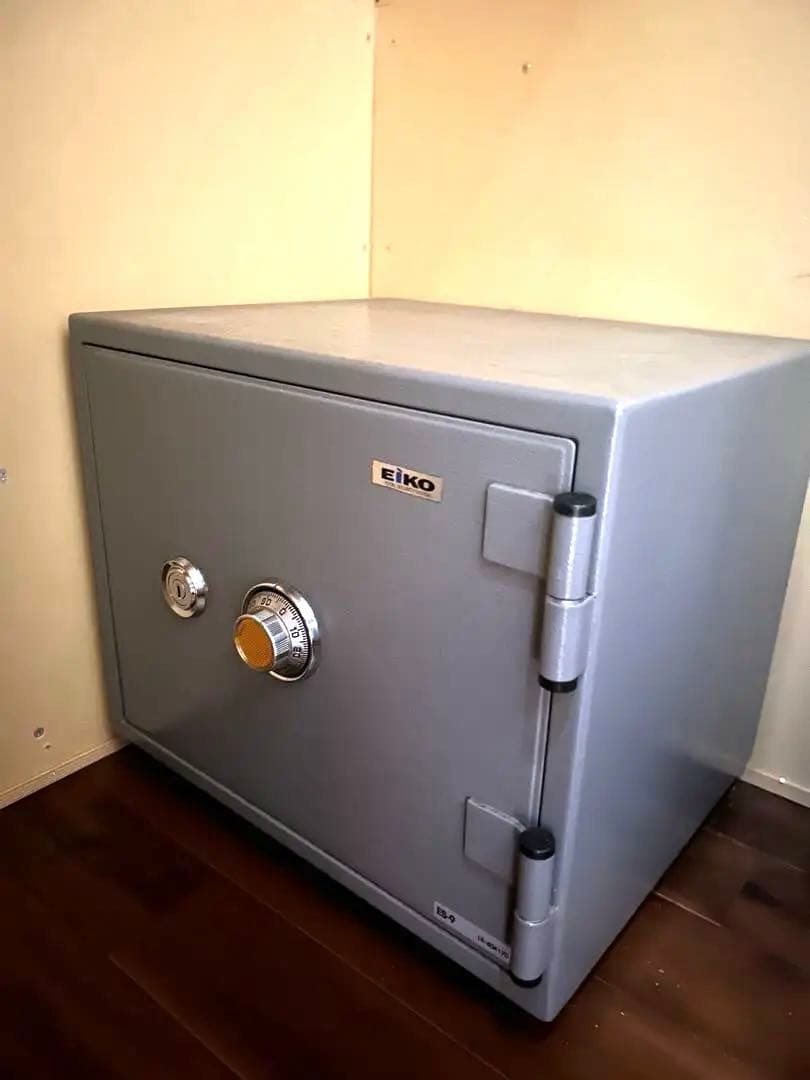 【送料込み・匿名配送】耐火金庫　EIKO　ダイヤル式・鍵付き　家庭用金庫