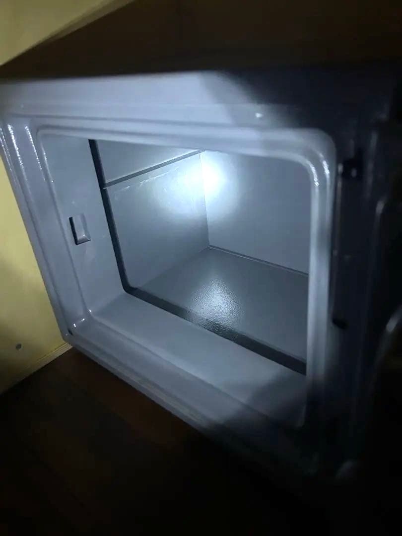 【送料込み・匿名配送】耐火金庫　EIKO　ダイヤル式・鍵付き　家庭用金庫