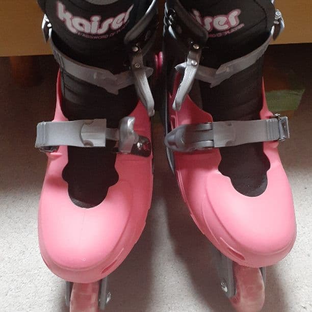 ピンクで靴擦れみたいにふくらはぎが痛くなるので履くさいお気をつけてお履きください