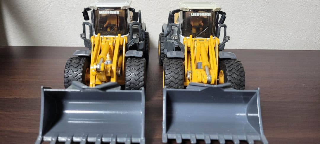 siku 3533 radlader liebherr R580 2台