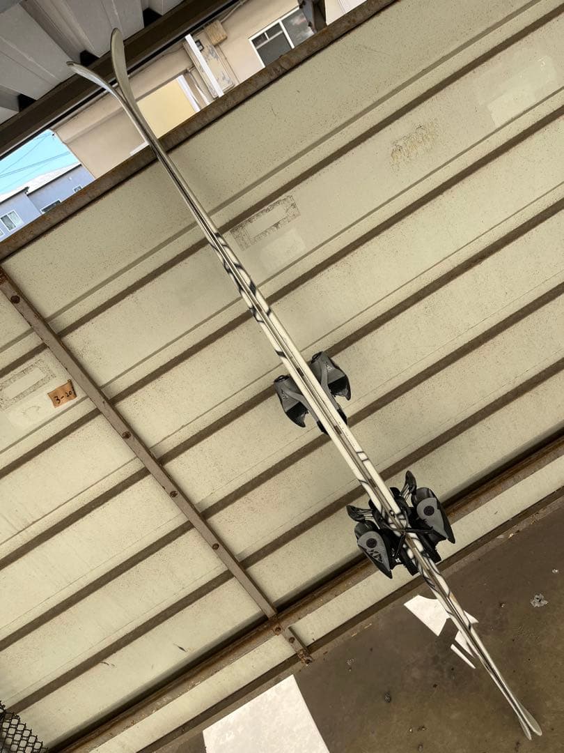 ジ*ン様 IDone スキー 板 白黒デザイン