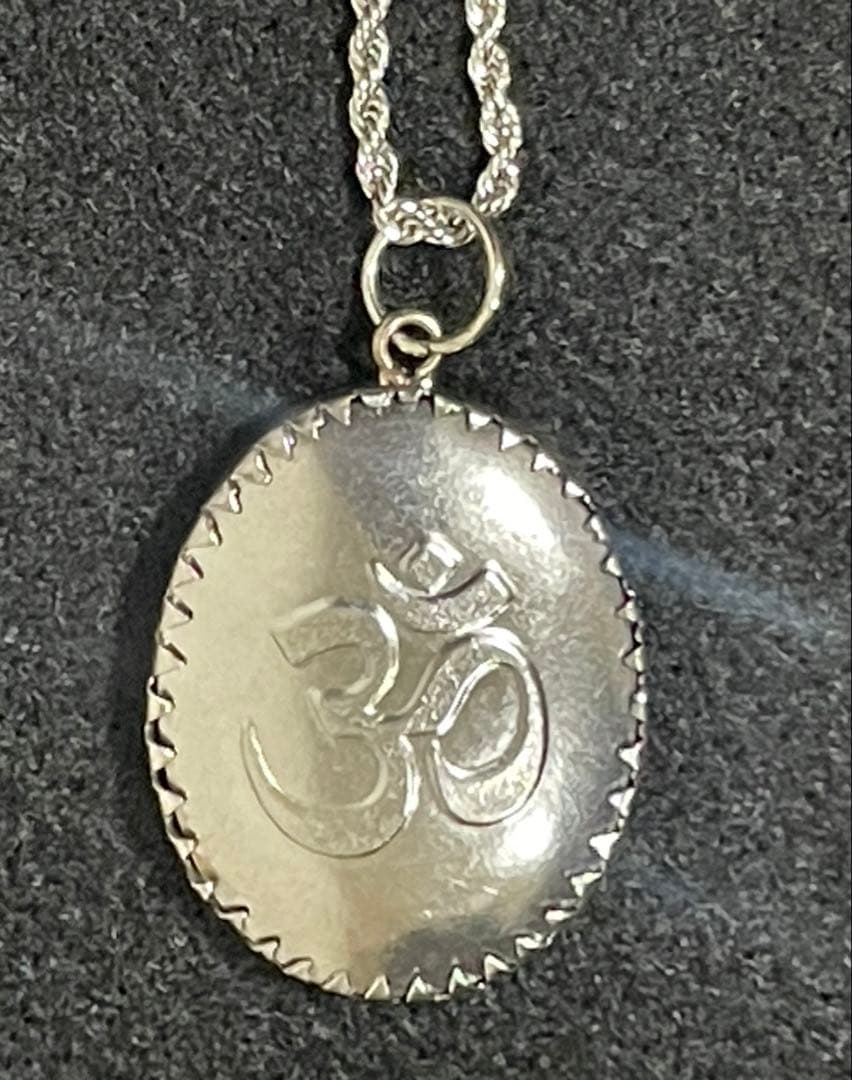 【新品】ガネーシャキーネックシャツとオームネックレスセット