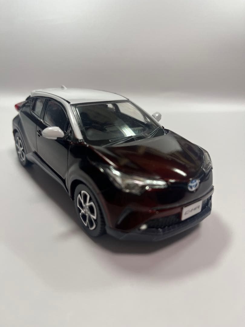 アオシマ 1/32 トヨタC-HR プラモデル完成品