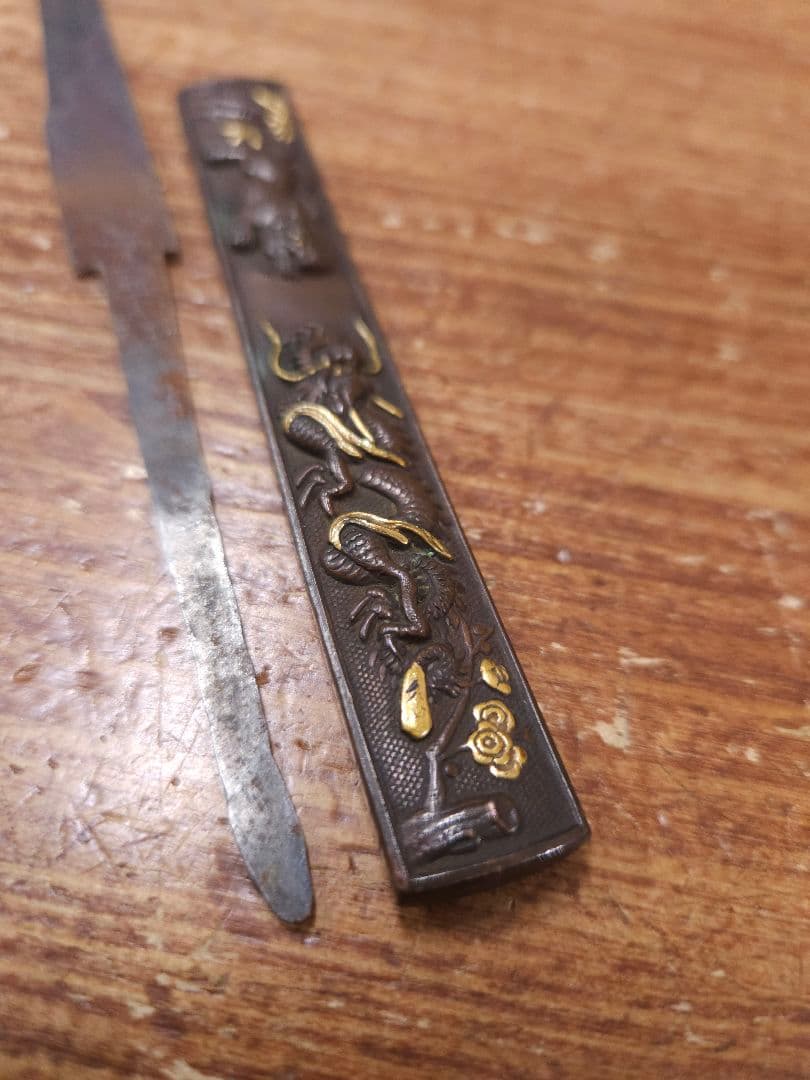 小柄 井上貞包 在銘 鍔 鐔 小刀 金象嵌 武具 刀装具 和骨董 日本刀 時代物
