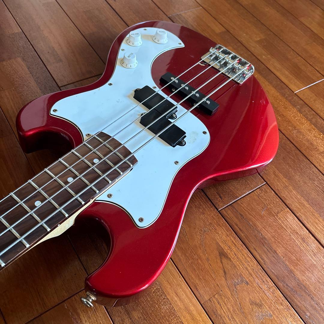 エレキベース　(小型ボディ) レッドカラー
