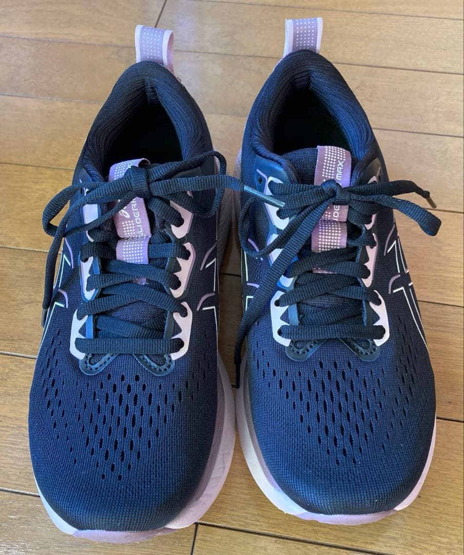 美品ASICS レディースランニングシューズ グライドライドマックス 24cm