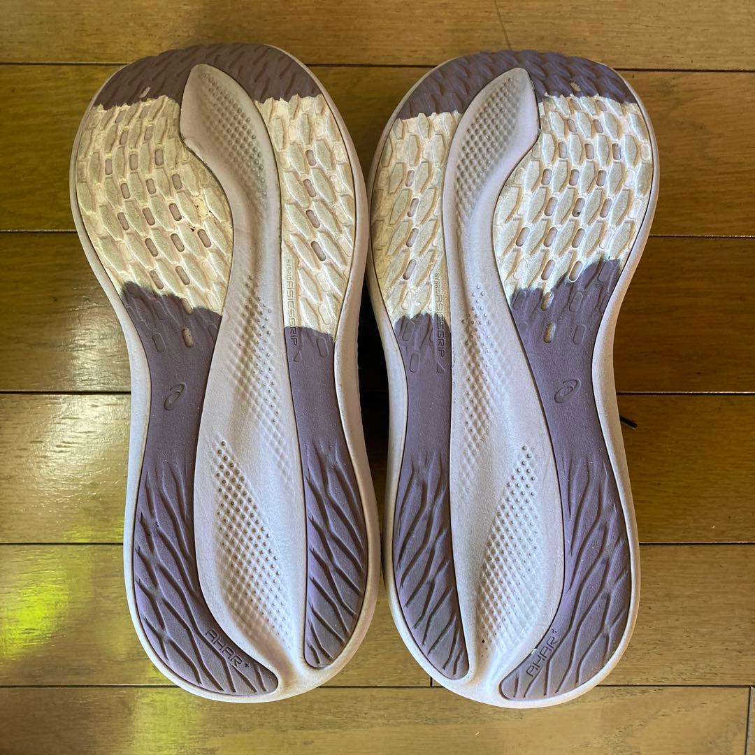 美品ASICS レディースランニングシューズ グライドライドマックス 24cm