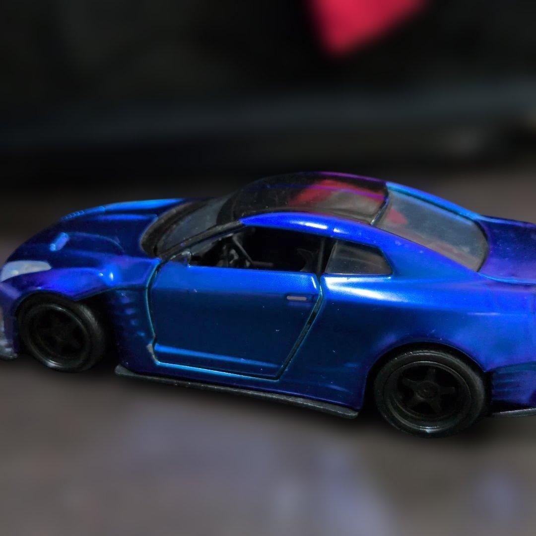 青いスポーツカー ミニカー リアウィング付き