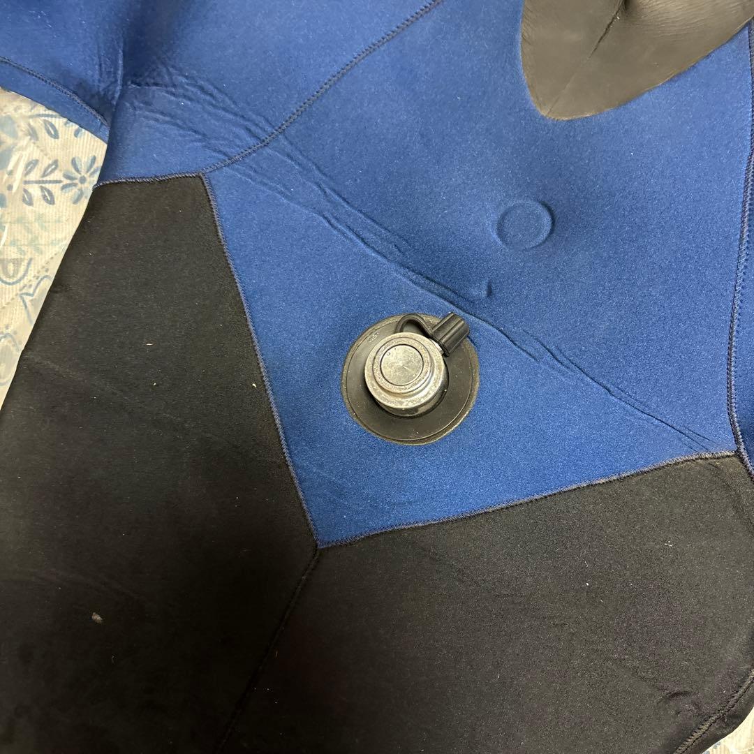 ウェットスーツ　スキューバダイビング