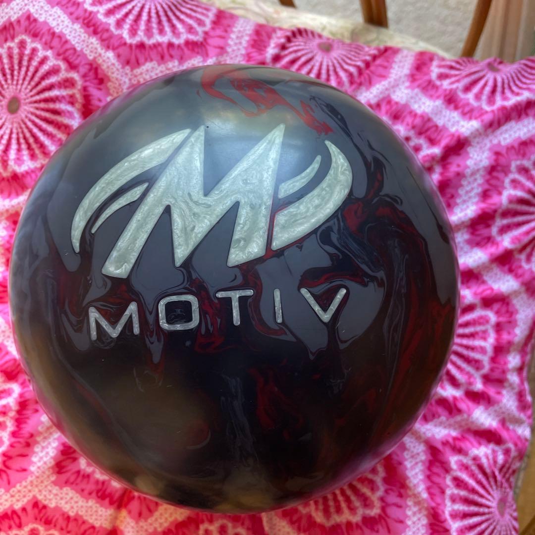 MOTIV Jackal ボウリングボール　月３２ゲーム程半年間使用6.８キロ
