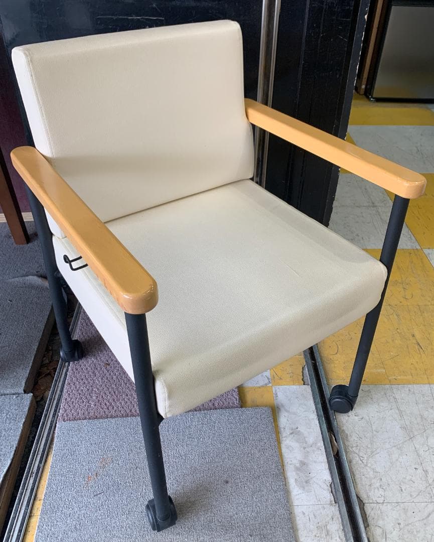 K【中古品】オフィスコム株式会社　ミーティングチェア　ソフィディア②