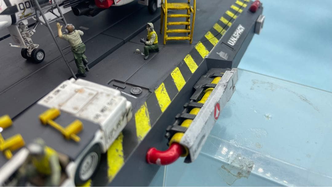 プラマックス　バリキリー ロイフォッカー機　整備中ジオラマ