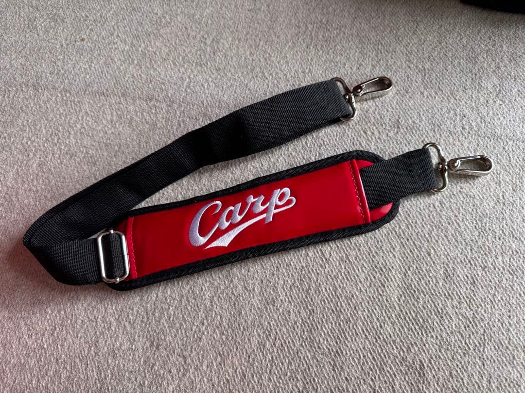 広島カープ　エナメルバッグ