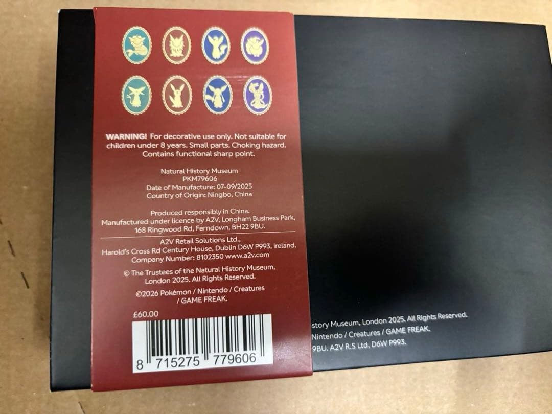 ポケモン　イーブイ　ロンドン自然史博物館限定　エナメルピンバッジ　8個セット