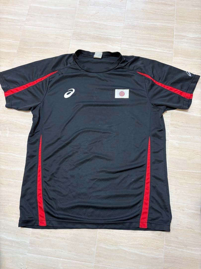 asics スポーツシャツ 日本国旗付き 黒赤