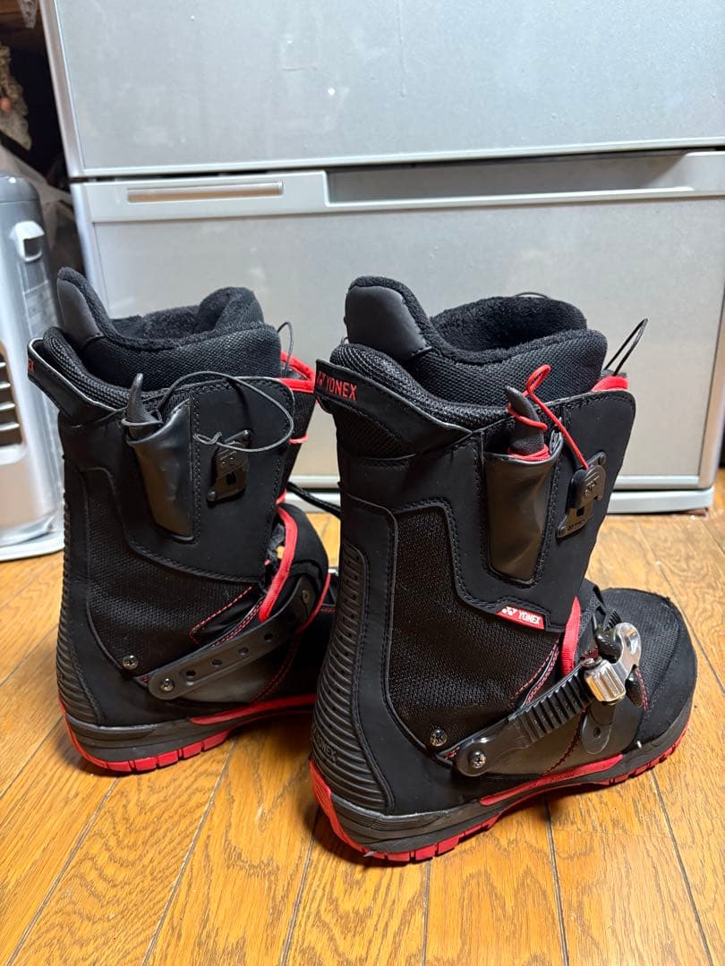 タ*イ様 26500→17000 YONEX スノーボードブーツ 黒/赤　27.