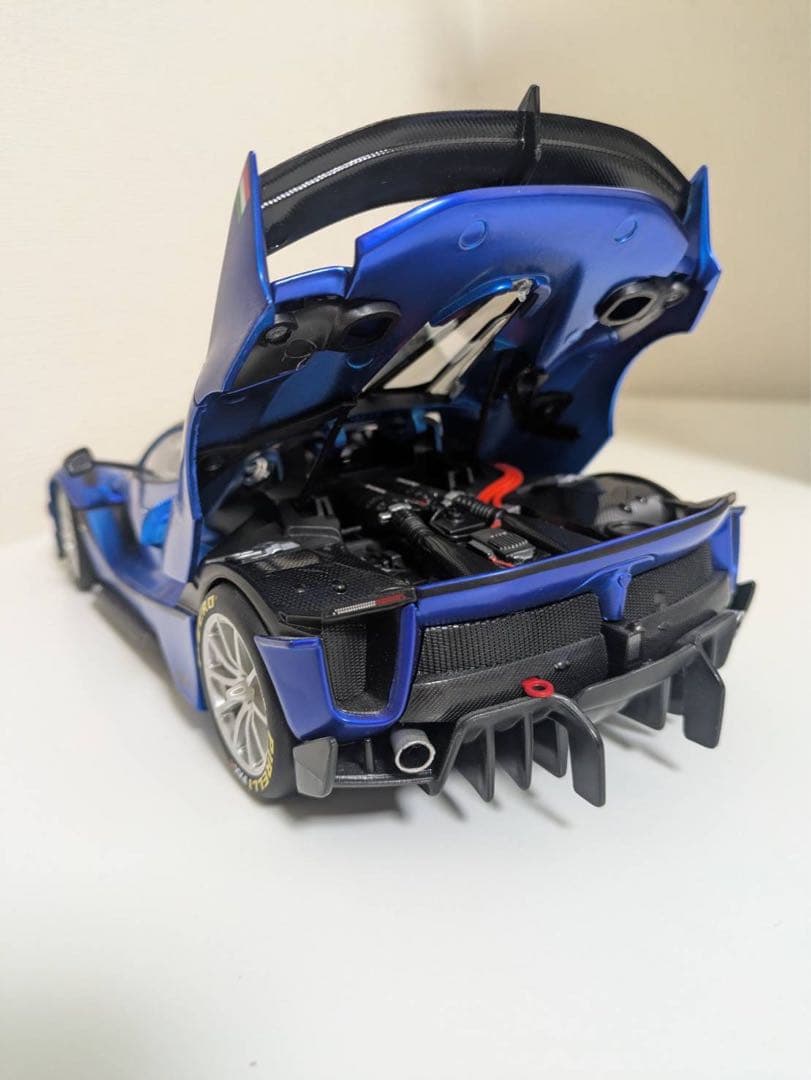 トミカプレゼンツ ブラーゴ シグネチャーシリーズ 1:18 FXX-K EVO