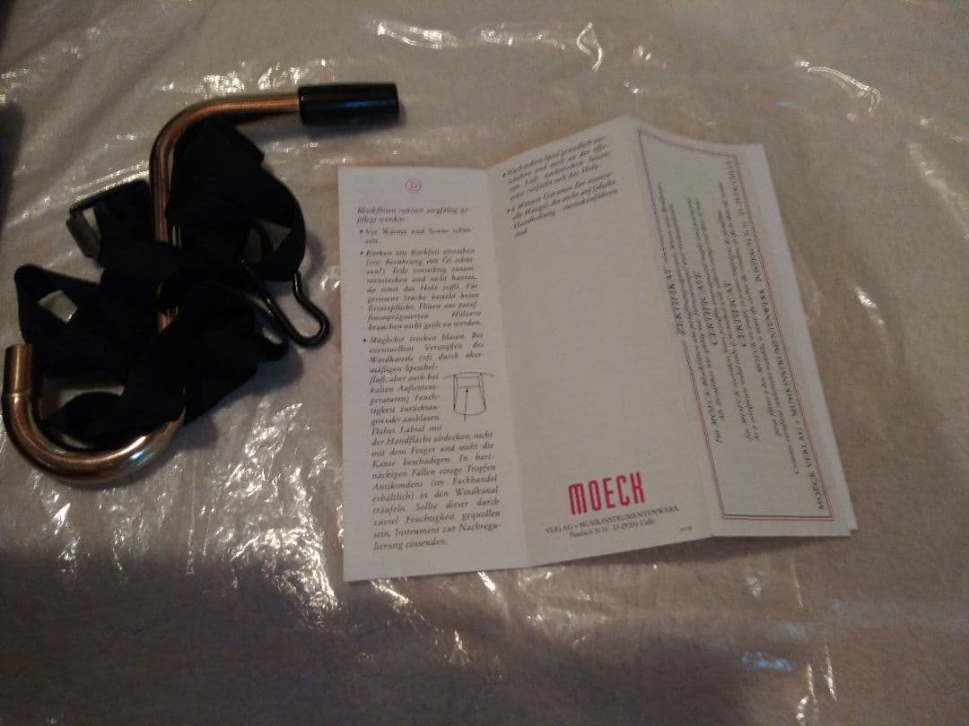Moeckバスリコーダー 、ケース付き
