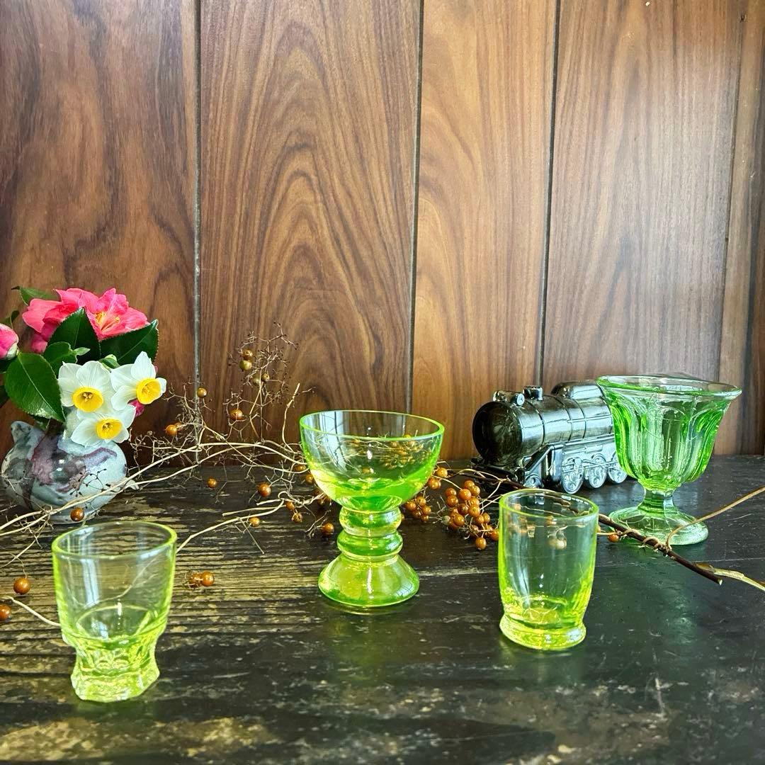 骨董　時代ガラス　希少カナリアイエロー　二重玉ステム　盃　酒器　ウラン１客限り