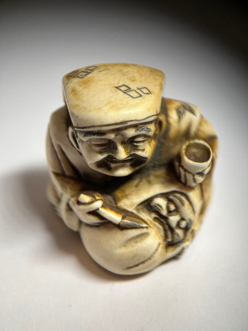 【銘あり】根付 人物像　大黒天風 骨 牙 （天然素材） 千広銘　29g