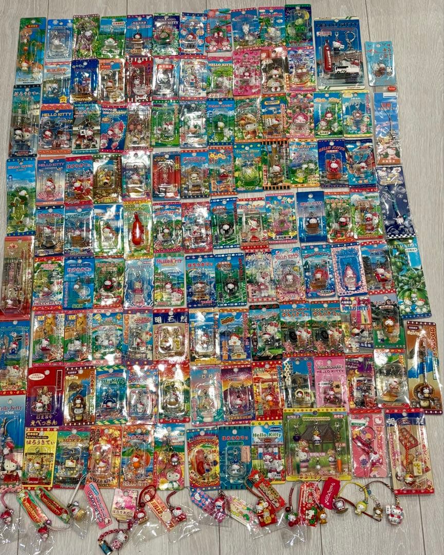 ご当地キティ　根付け・ファスナーマスコット・ストラップ　119個