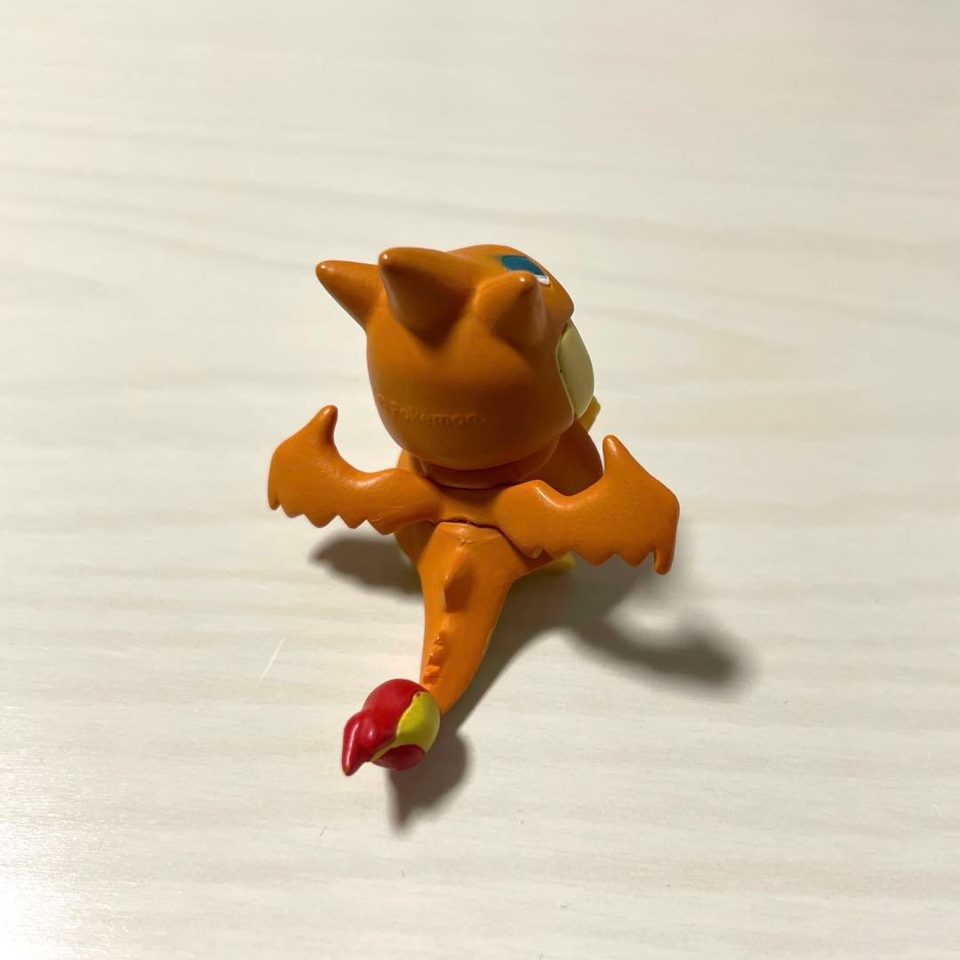 メガポンチョを着たピカチュウ ミニフィギュア メガリザードン