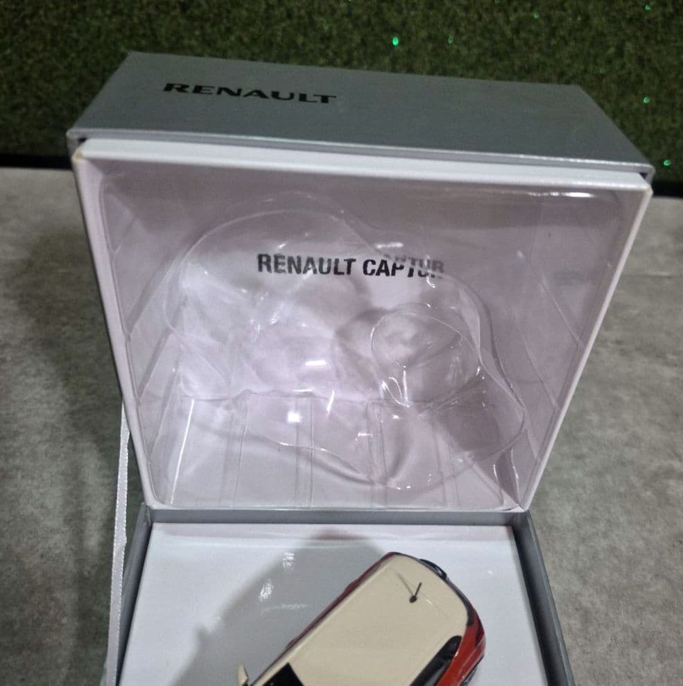 限定品　NOREV ルノー キャプチャー Renault　Captur 1/43