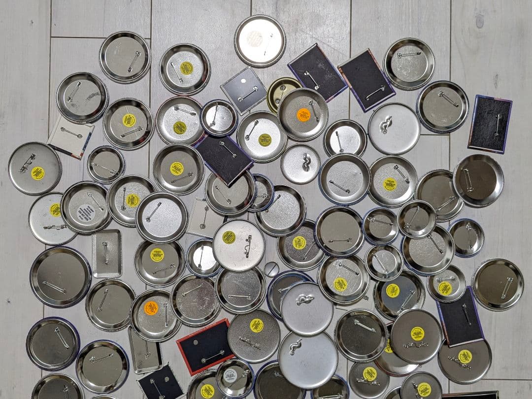 アメリカの缶バッジ 118個 まとめ売り ビンテージ ピンバッジ USA