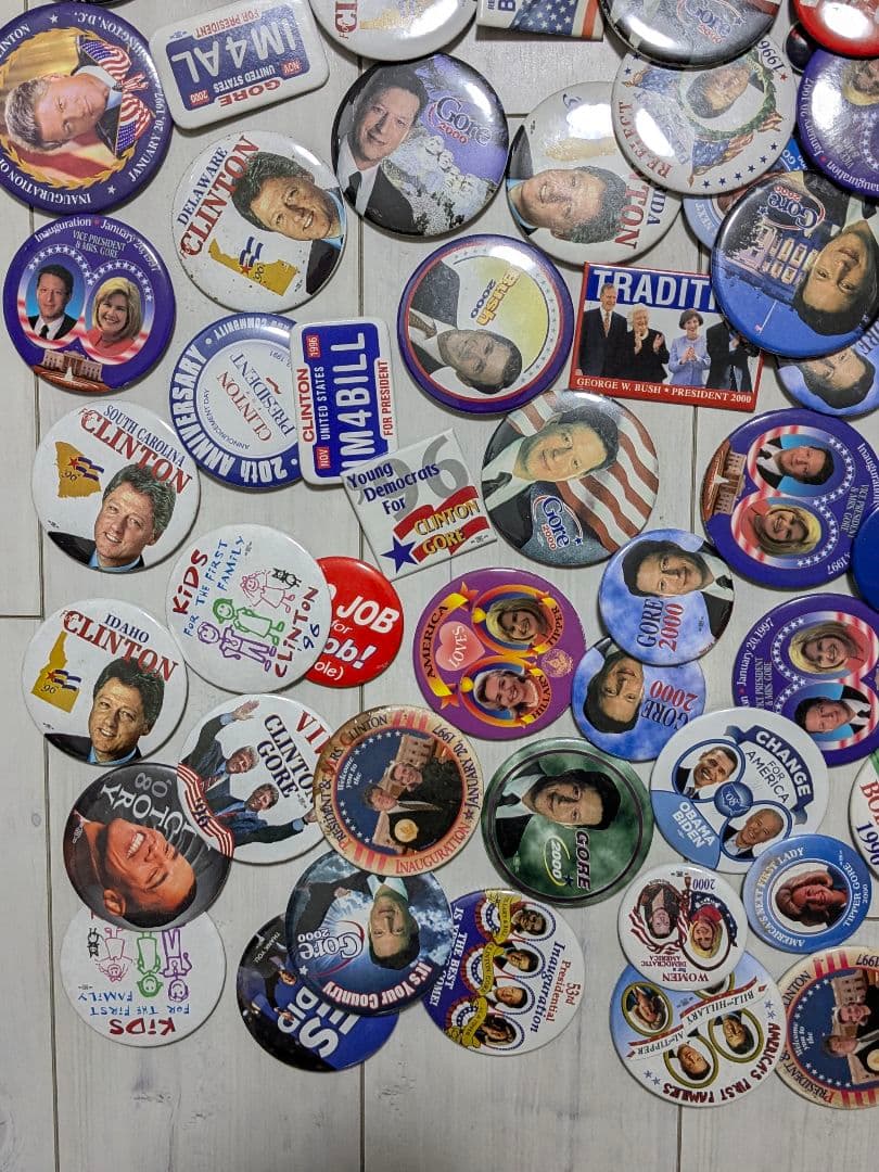 アメリカの缶バッジ 118個 まとめ売り ビンテージ ピンバッジ USA