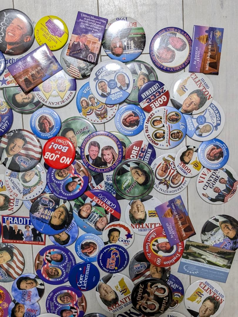 アメリカの缶バッジ 118個 まとめ売り ビンテージ ピンバッジ USA