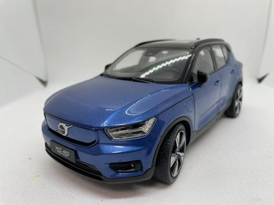 105-029 1/18 ボルボ VOLVO XC40 ブルー