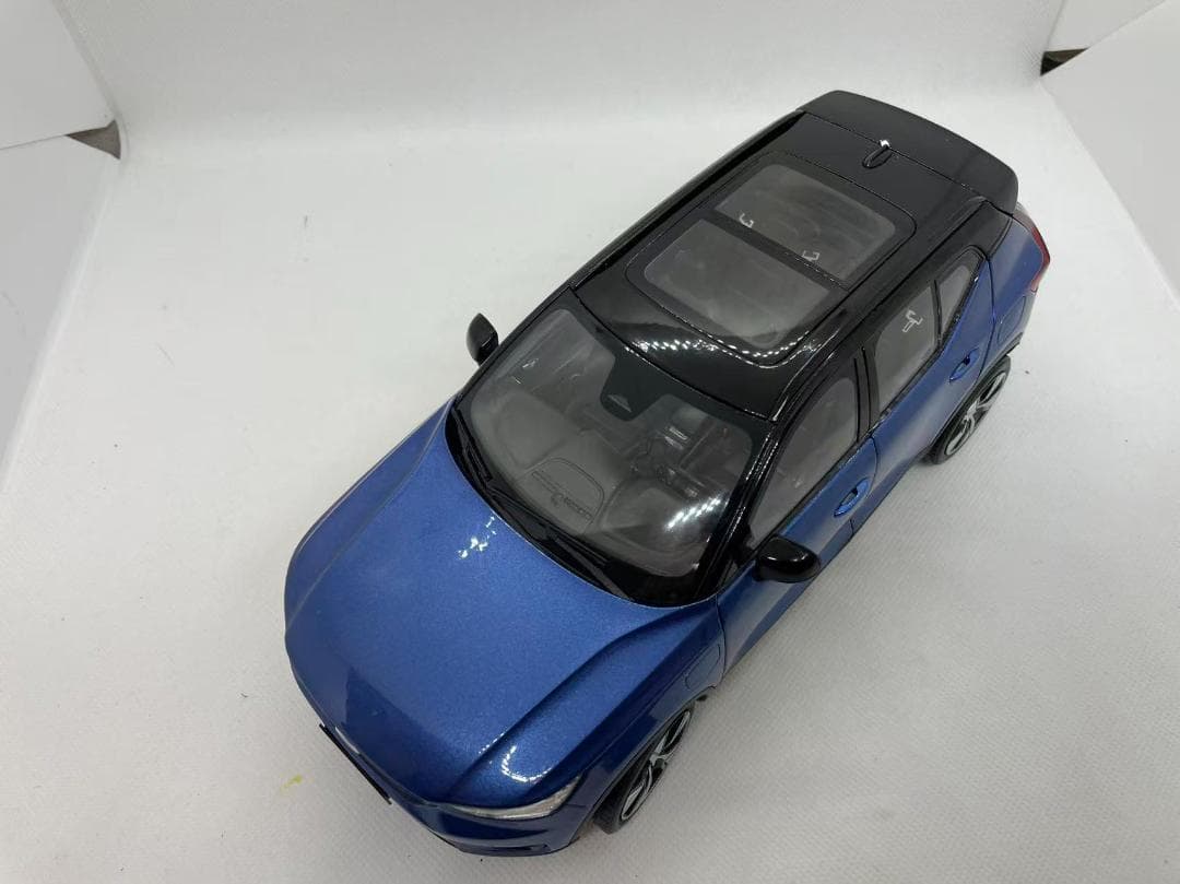 105-029 1/18 ボルボ VOLVO XC40 ブルー
